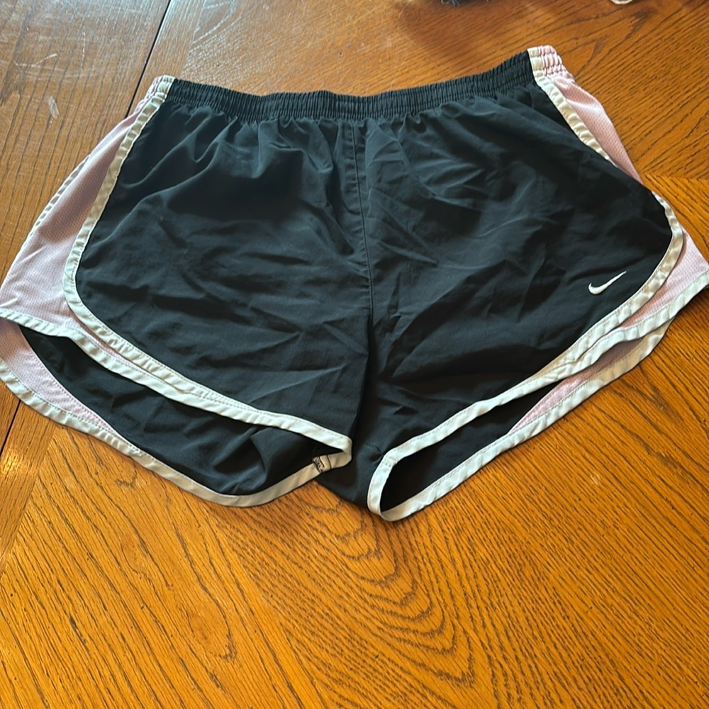 tag is pretty blurry, but size medium